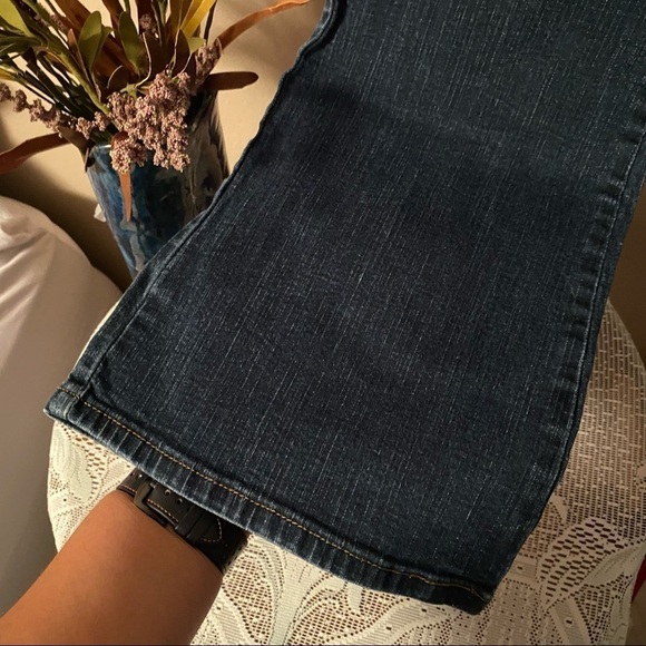 Levi’s Jeans Women’s Size 12 Blue Dark wash 548 Perfectly Slimming Flare Jeans - Picture 3 of 12